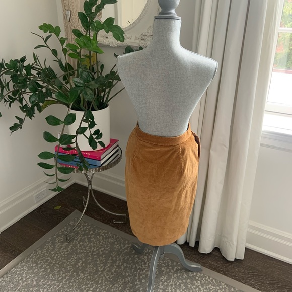 Babaton Toby Skirt - Picture 3 of 6